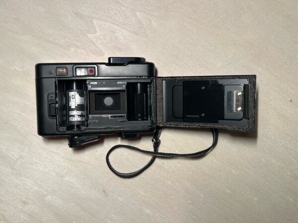 KONICA POP RED COMPACT 35MM POINT AND SHOOT FILM CAMERA - immagine 3